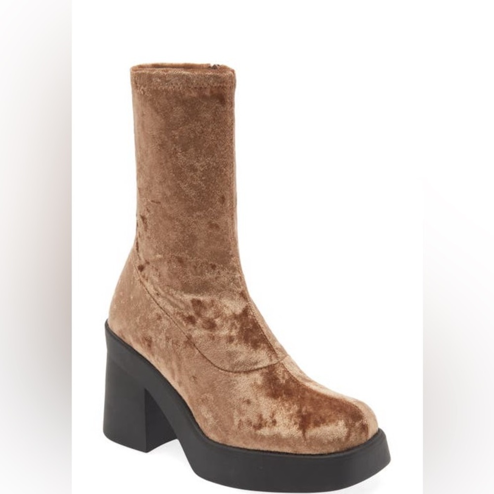 Steve Madden Klayton Boot In Mushroom Velvet